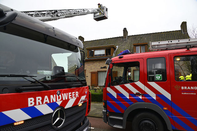 2020/31/20200131-14u13 GB 007 Brand woning Nieuwemeerdijk.jpg